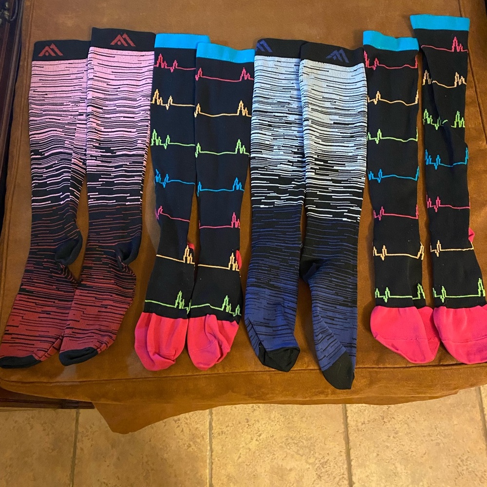 4 pair bundle gently used compression socks sz s/m graduated compression 10-15mm